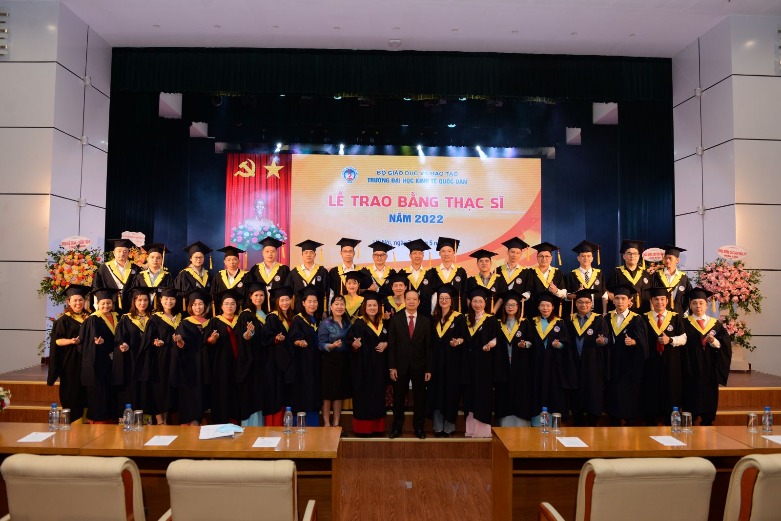Trường Đại học Kinh tế Quốc dân tổ chức Lễ trao bằng cho 962 Tân Thạc sĩ